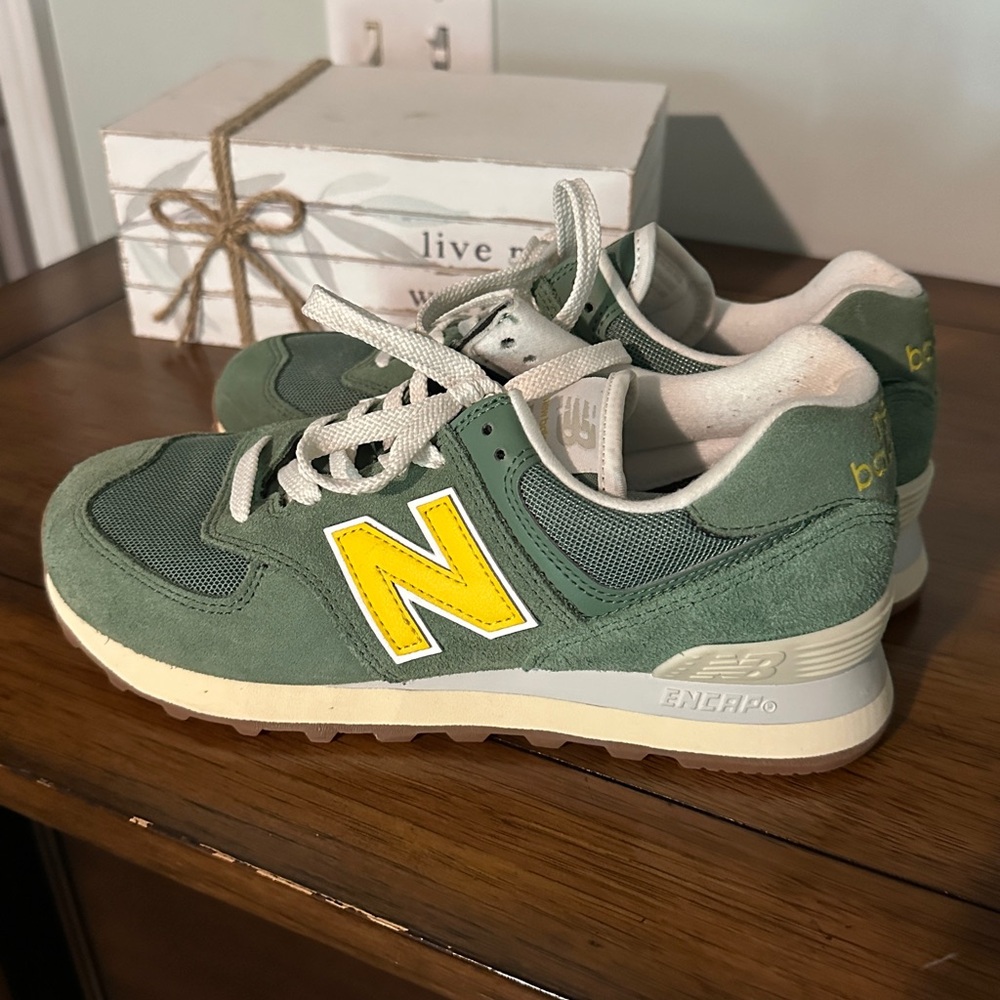 New Balance Women’s Green 574
